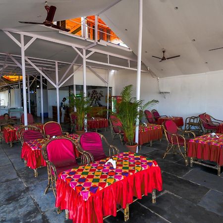 Om Sai Beach Resort Агонда Экстерьер фото