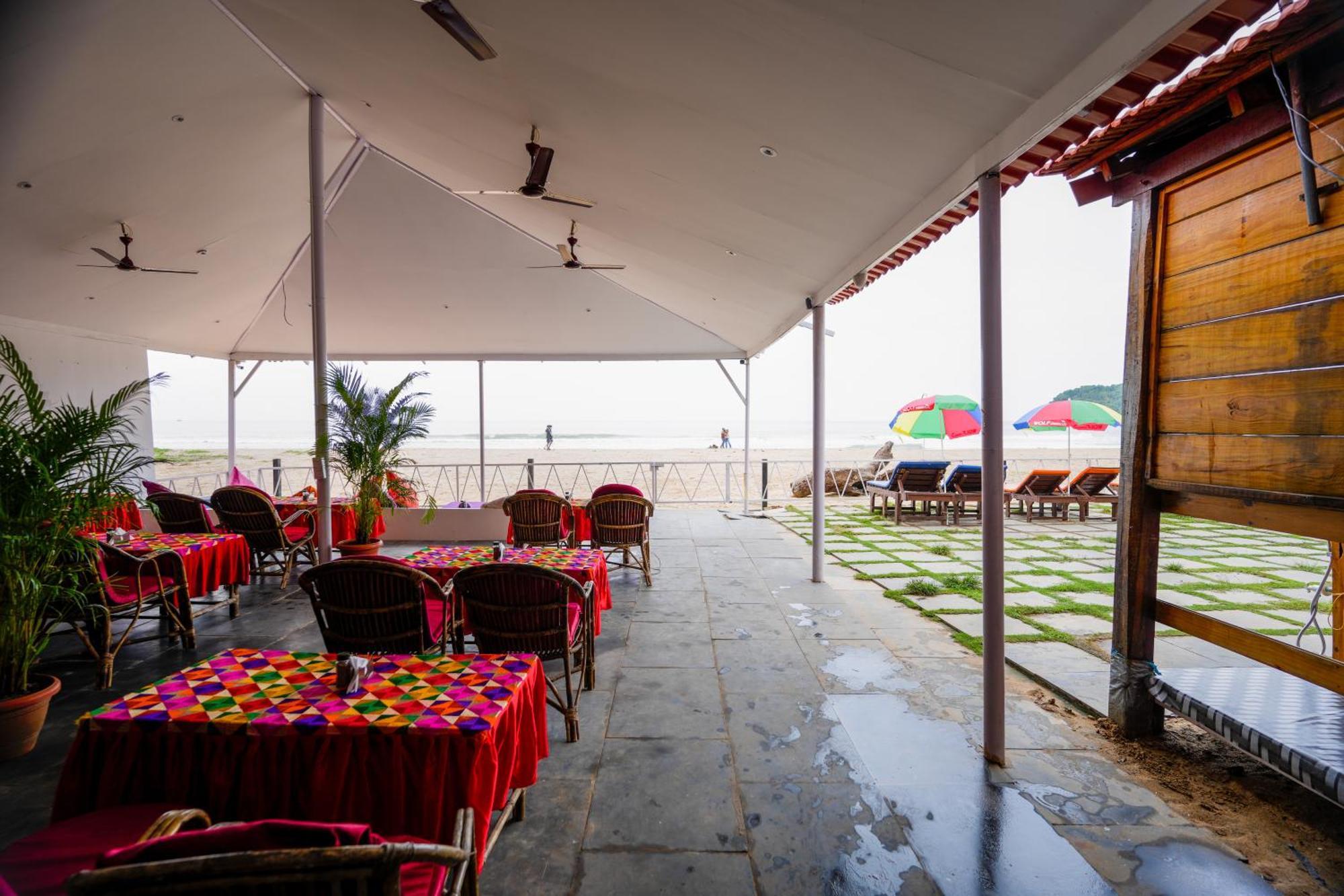 Om Sai Beach Resort Агонда Экстерьер фото
