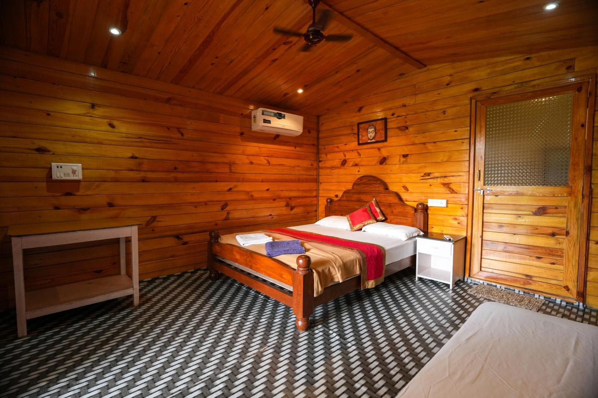 Om Sai Beach Resort Агонда Экстерьер фото