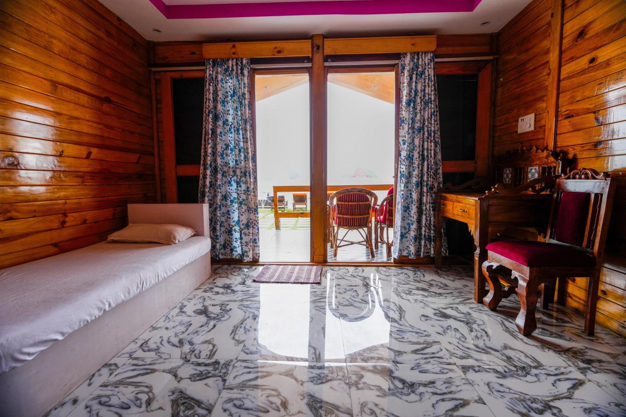 Om Sai Beach Resort Агонда Экстерьер фото