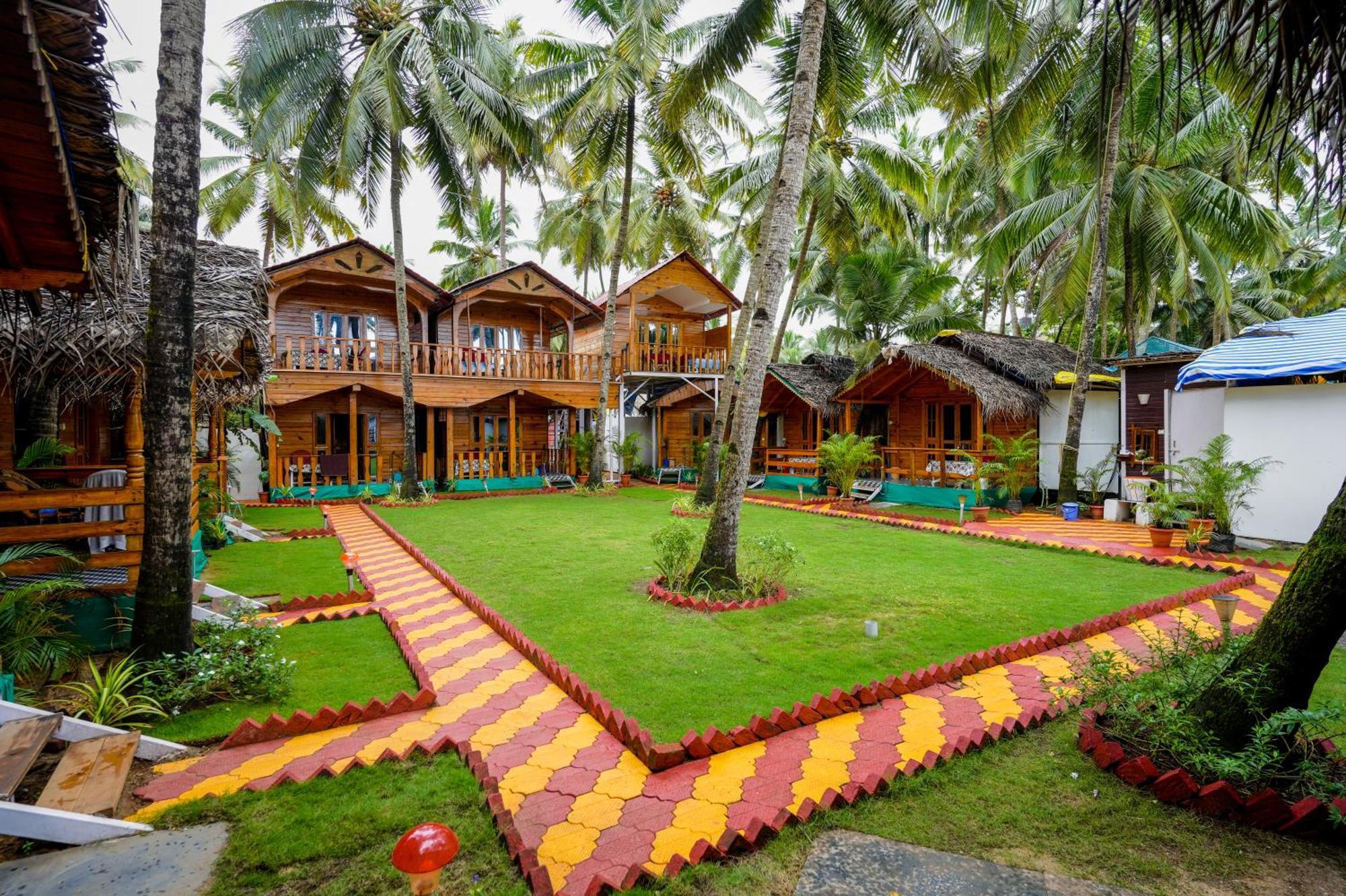 Om Sai Beach Resort Агонда Экстерьер фото