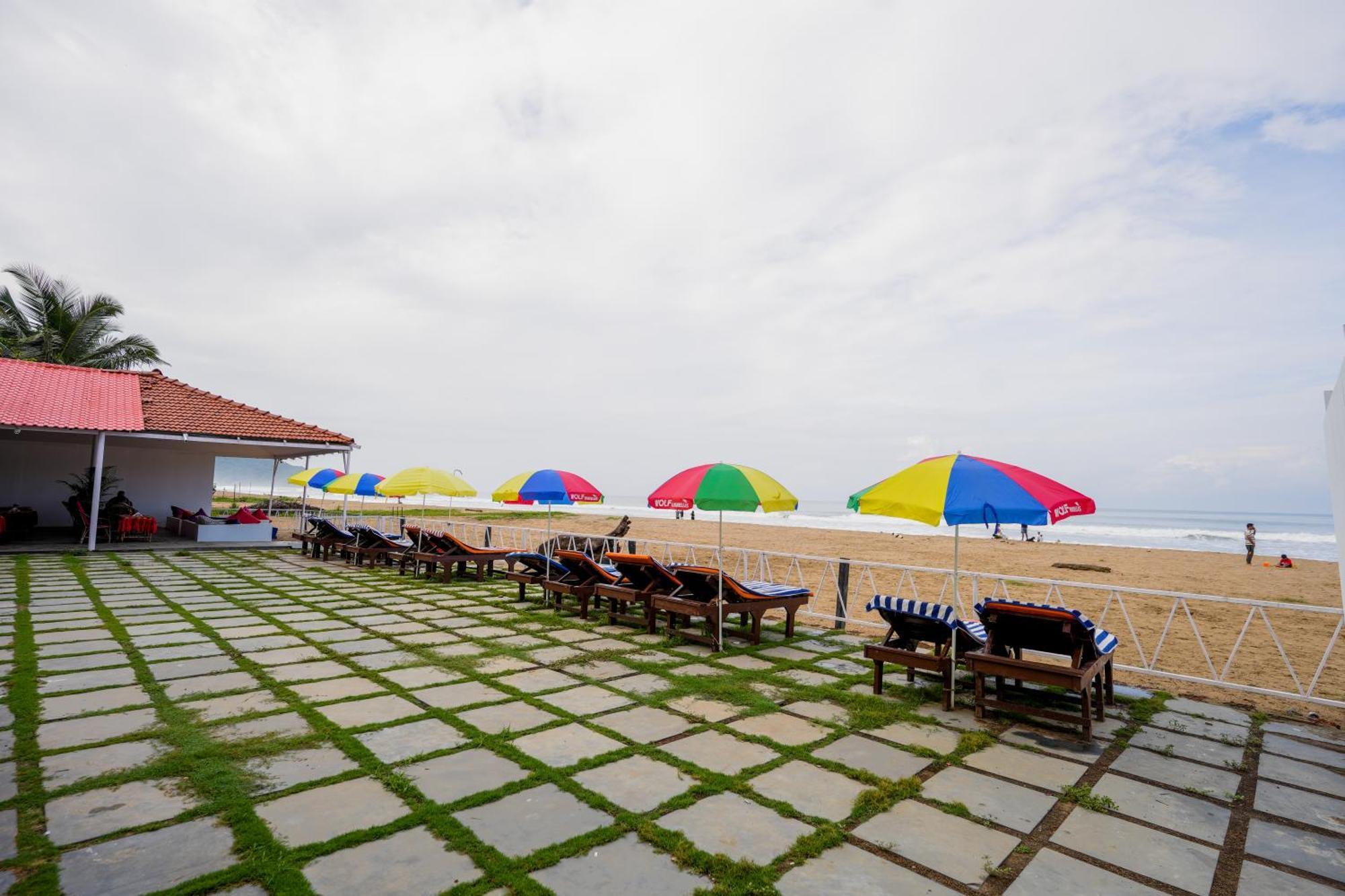 Om Sai Beach Resort Агонда Экстерьер фото